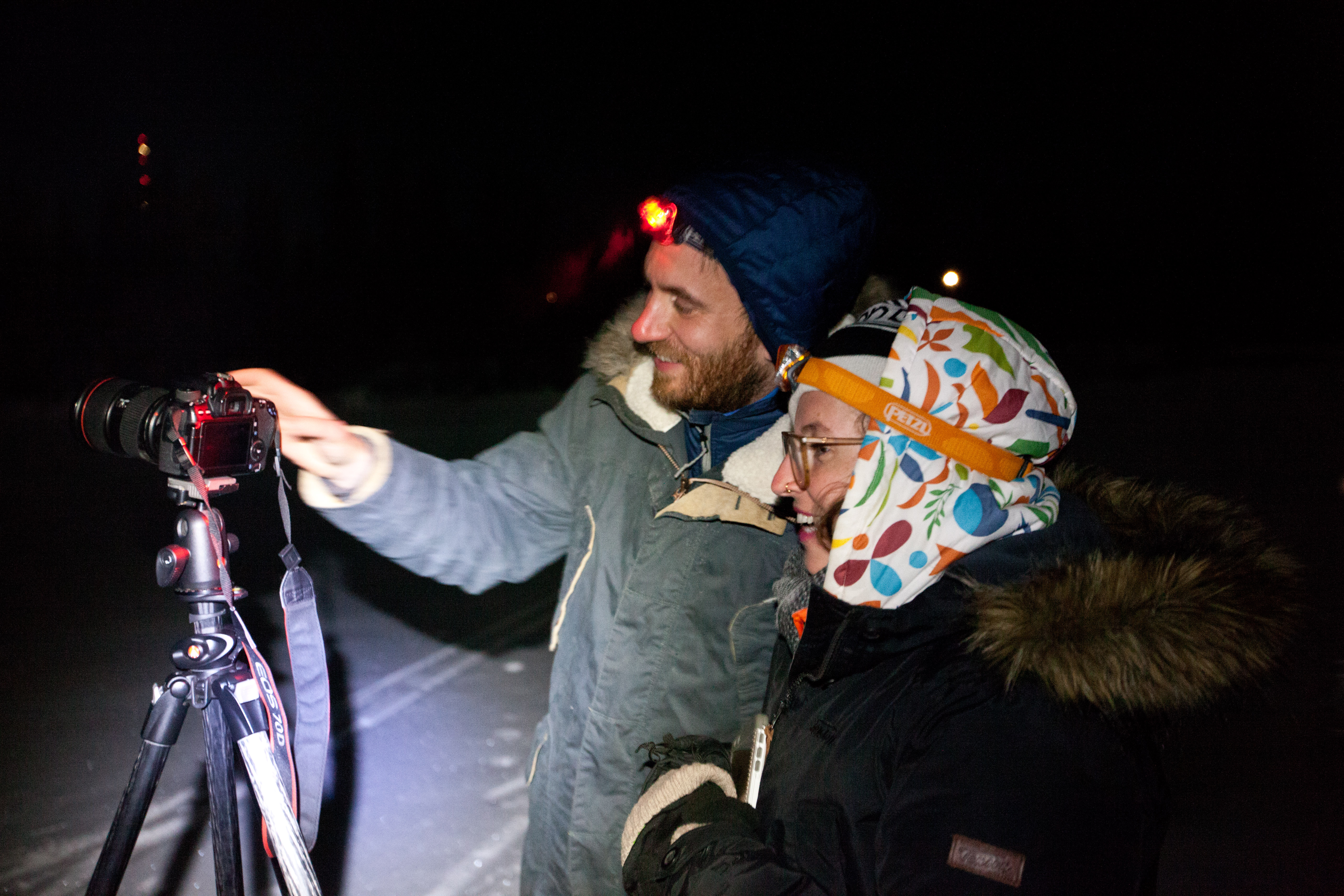 Guide zeigt Nordlichter Lappland Beobachtung